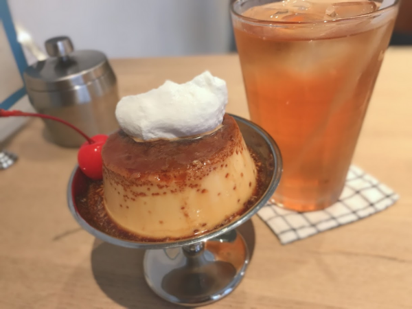 HOTORiカフェのプリンとアイスティー