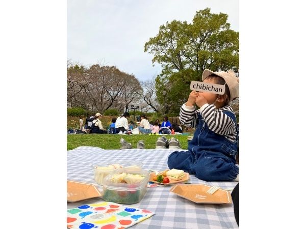 浮間公園でお弁当を食べてピクニックするちびちゃん